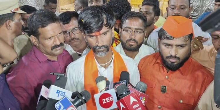 LIVE : पुण्यात जाहीर सभा नंतर मनोज जारांगे पाटील श्रीमंत दगडूशेठ गणपती चरणी पाहा लाइव्ह