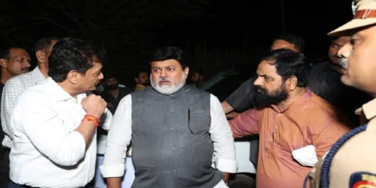 ब्ल्यू-जेट कंपनीत दुर्घटनाग्रस्त व्यक्तींच्या नातेवाईकांना जास्तीत जास्त मदत देणार – उदय सामंत