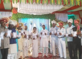 भारतीय संविधान दिनाचे औचित्य साधून वाघमैतर आणि बनसोडे परिवाराच्या मंगल परिणय सोहळ्यात संविधान उद्देश पत्रिकेचे सामूहिक वाचन