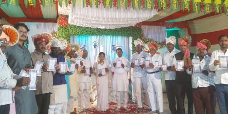 भारतीय संविधान दिनाचे औचित्य साधून वाघमैतर आणि बनसोडे परिवाराच्या मंगल परिणय सोहळ्यात संविधान उद्देश पत्रिकेचे सामूहिक वाचन