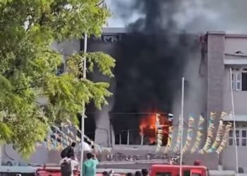 हिंगोली जिल्हा परिषद कार्यालयातील व्हिडिओ कॉन्फरन्स रुम जळून खाक, लाखोंचं नुकसान