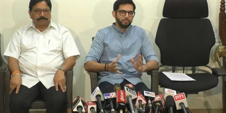 युवासेना प्रमुख, आदित्य ठाकरे यांची पत्रकार परिषद । मातोश्री – LIVE