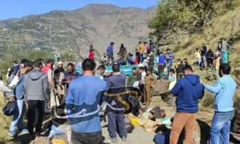 जम्मू-काश्मीर : बस दरीत कोसळून 33 जणांचा मृत्यू