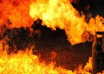 वांद्रे येथे गॅस सिलेंडरचा स्फोट, ८ जण जखमी