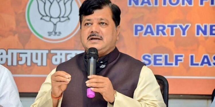 विधानसभा मतमोजणीत सुरुवातीच्या कलांमध्ये भाजपची आघाडी… भाजप नेते प्रवीण दरेकर LIVE