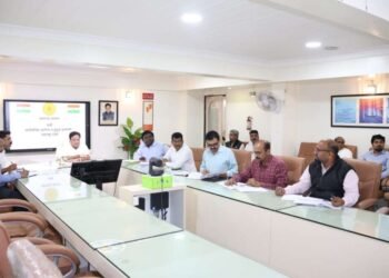 ‘जेएन-१’ व्हेरियंटच्या वाढत्या रुग्णसंख्येच्या पार्श्वभूमीवर सार्वजनिक आरोग्यमंत्री डॉ. तानाजी सावंत यांनी आढावा बैठक