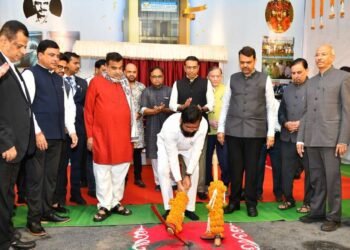 नागपूर येथे मुख्यमंत्री एकनाथ शिंदे यांच्या हस्ते गंगाधरराव फडणवीस मेमोरियल डायग्नोस्टिक सेंटरचे भूमिपूजन झाले.