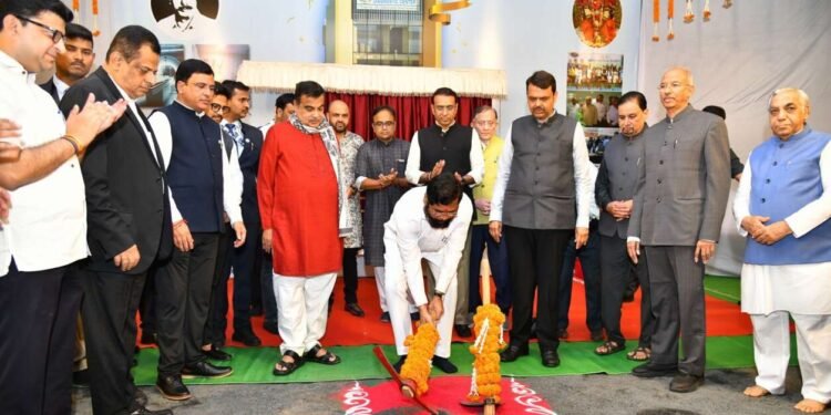 नागपूर येथे मुख्यमंत्री एकनाथ शिंदे यांच्या हस्ते गंगाधरराव फडणवीस मेमोरियल डायग्नोस्टिक सेंटरचे भूमिपूजन झाले.