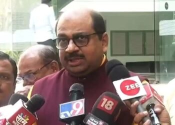 मराठा आरक्षणाचा सर्व्हे गोखले इन्स्टिट्यूटमार्फत करण्यासाठी देवेंद्र फडणवीस आग्रही: बालाजी किल्लारीकर