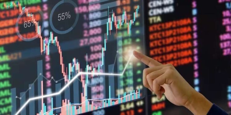 गुंतवणूकदारांना निराश केलेल्या LIC शेअरची आकाशाला गवसणी, खरेदीसाठी लोकांची झुंबड; पुढे फायदा होईल?