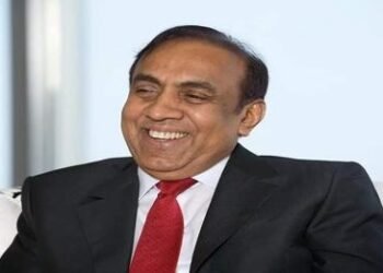 गरीब शेतकऱ्याच्या घरात जन्म, आज ७० हजार कर्मचारी असलेल्या कंपनीचे मालक, अंबानींकडेही नाही ते १०० कोटींचे हेलिकॉप्टर अन् बरंच काही