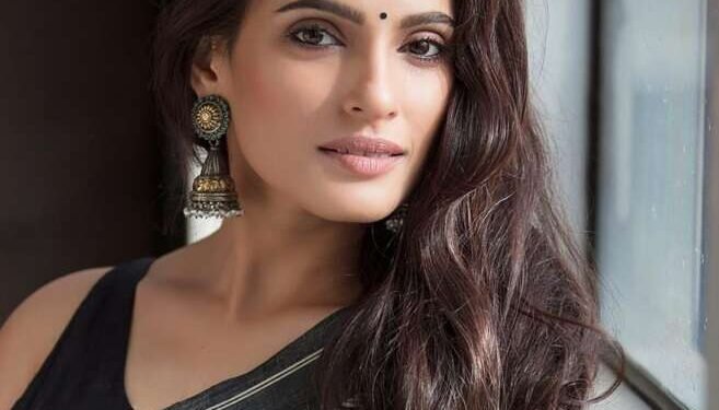 मराठी मुलीने केलं तर संस्कृती आड का येते? बोल्ड सीन्सवरुन ट्रोल करणाऱ्यांना प्रिया बापटचा थेट प्रश्न