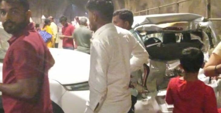 कात्रज बोगद्यात मोठा अपघात; ६ गाड्या एकमेकांवर आदळल्या, वाहतूक पोलीस घटनास्थळी दाखल