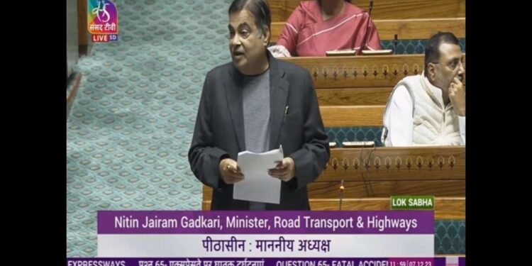 द्रुतगती मार्गावरील जीवघेण्या अपघातांबाबत केंद्रीय नितीन गडकरी यांचे लोकसभेत उत्तर…..