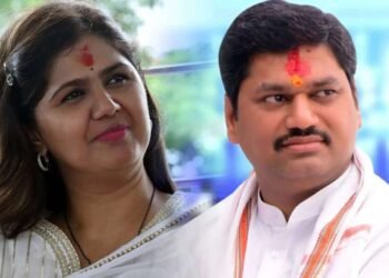 परळीत मुंडे बहीण-भावाची एकी, पण लढत एकतर्फी नाही, शरद पवारांच्या शिलेदाराचा शड्डू