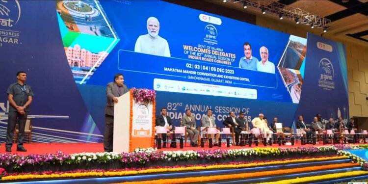 नितीन गडकरी यांचा गांधीनगर, गुजरात प्रवास….