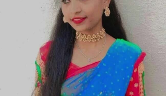 लग्नास नकार ; कॉलेज मध्ये शिकणाऱ्या तरुणीची आत्महत्या ; शाळेच्या संस्थापकासह चौघांविरुद्ध सोलापुरात गुन्हा दाखल