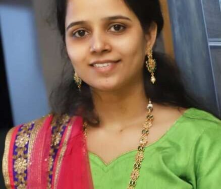 लग्ना दिवशीच उच्चशिक्षित तरुणीने आत्महत्या केल्याची धक्कादायक घटना सोलापूर मध्ये घडली.