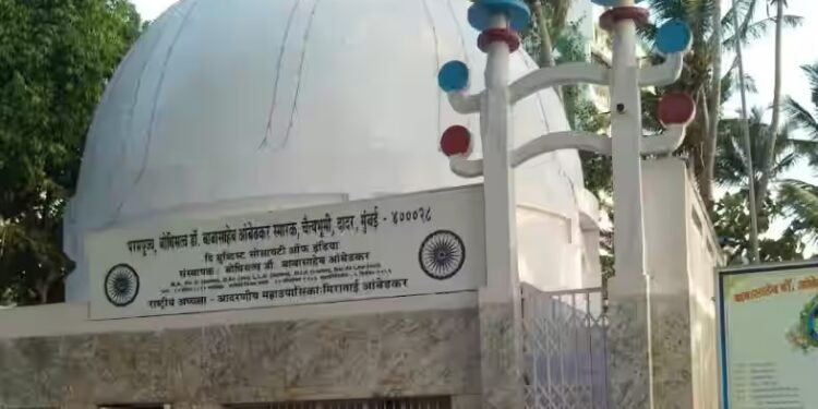 महामानव डॉ. बाबासाहेब आंबेडकर यांच्या महापरिनिर्वाणदिनी लाखो अनुयायी चैत्यभूमीवर