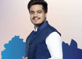 कर्जतच्या एमआयडीसीची प्रस्तावित जागा रद्द, राम शिंदेंच्या धक्क्यानंतर रोहित पवारही आक्रमक