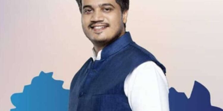 कर्जतच्या एमआयडीसीची प्रस्तावित जागा रद्द, राम शिंदेंच्या धक्क्यानंतर रोहित पवारही आक्रमक