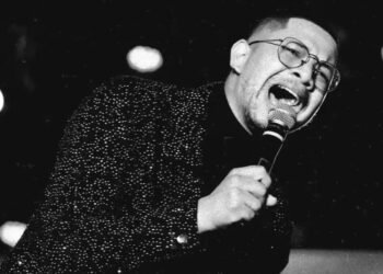 लाइव्ह परफॉर्मन्सवेळी ३० वर्षीय गायकाचं निधन, स्टेजवर अचानक कोसळला