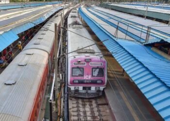 महापरिनिर्वाण दिनासाठी वाहतूक सज्ज; जादा गाड्या सोडणार, रेल्वे आणि बेस्ट प्रशासनाचा मोठा निर्णय