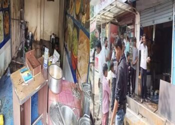 सिलेंडरच्या लिकेजमुळे रात्रभर गॅस दुकानात जमा, सकाळी मालकानं लाईट चालू करताच भडका उडाला अन्…