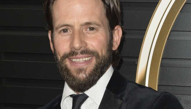 धक्कादायक ! लोकप्रिय अभिनेत्याचा प्लेन क्रॅशमध्ये मृत्यू; विमान समुद्रात पडलं, दोन मुलींचाही गेला जीव.