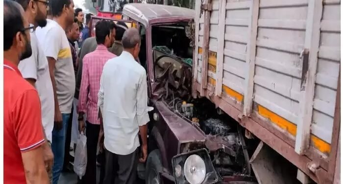 रस्त्याच्या कडेला उभ्या ट्रकला चारचाकी धडकली पाचजण गंभीर जखमी, दोघांची प्रकृती चिंताजनक