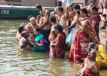 गंगा घाटावर महिलांचे आक्षेपार्ह व्हिडिओ-छायाचित्रे काढण्यावर बंदी घाला – हिंदु जनजागृती समिती