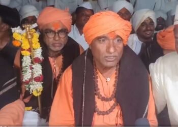 सिद्धेश्वर महायात्रेत भाकणूक विधी; गाईच्या वासराने सांगितलं कसे असेल २०२४ वर्ष