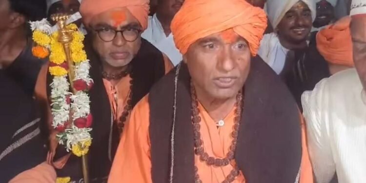 सिद्धेश्वर महायात्रेत भाकणूक विधी; गाईच्या वासराने सांगितलं कसे असेल २०२४ वर्ष