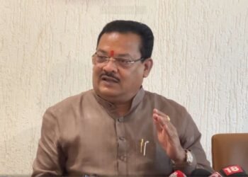 आदित्य ठाकरेंना अपात्र का ठरवलं नाही? शिंदे गट कोर्टात! आमदार संजय शिरसाट