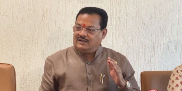 आदित्य ठाकरेंना अपात्र का ठरवलं नाही? शिंदे गट कोर्टात! आमदार संजय शिरसाट