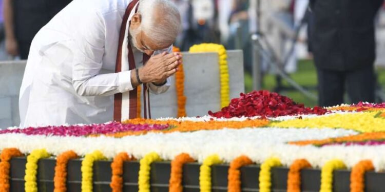 पंतप्रधानांची महत्मा गांधींना आदरांजली