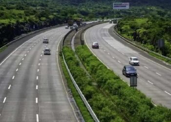 पुणे-मुंबई द्रुतगती मार्ग होणार आठपदरी….