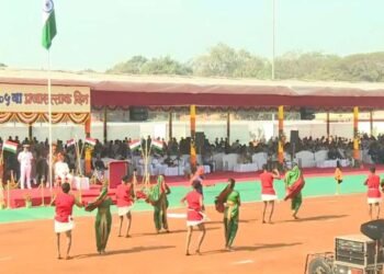 75 व्या प्रजासत्ताक दिनानिमित्त राष्ट्रध्वजवंदन.. शिवाजी पार्क मधून LIVE