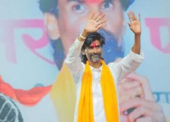 मुंबईकडे मार्गस्थ होताना मनोज जरांगे पाटील झाले भावुक