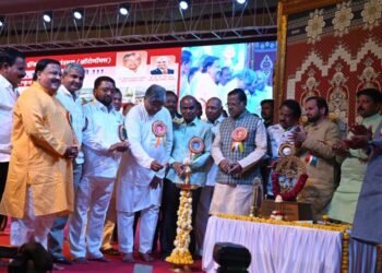 पालकमंत्री चंद्रकांत पाटील यांच्या हस्ते शतक महोत्सवी अखिल भारतीय मराठी नाट्य संमेलनाच्या रंगमंचचे उद्घाटन संपन्न