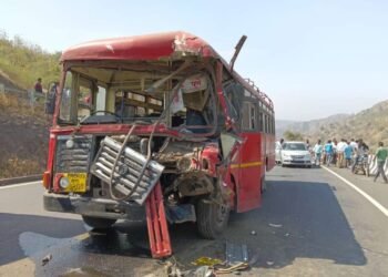नवापूर- पुणे बसचा अपघात; २० प्रवाशी जखमी