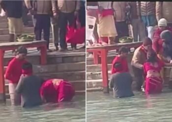 कॅन्सर बरा करायला ५ वर्षांच्या मुलाला गंगेत मध्ये बुडवलं ; पण मुलगा आधीचं मेल्याचा दावा….