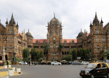 मरे मुंबई विभागातील १२ स्थानकांचा होणार कायापालट आणि पुनर्विकास