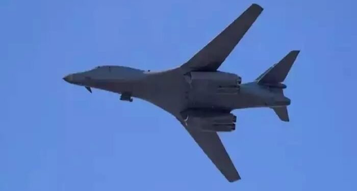 रात्रीस खेळ चाले, अमेरिकेकडून तीन सैनिकांच्या मृत्यूचा बदला,इराक सीरियात ८५ ठिकाणी एअरस्ट्राइक,१८ दहशतवादी ठार