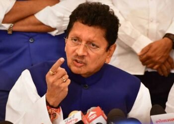 विद्यार्थ्यांनी आनंददायी वातावरणात परीक्षा द्यावी – दीपक केसरकर