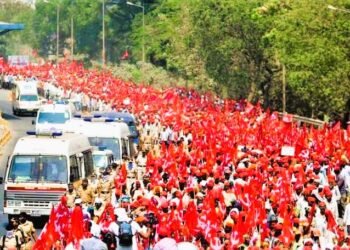 “शेतकऱ्यांमुळे जनजीव विस्कळीत; आंदोलन रोखा”