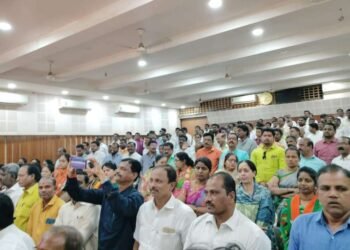 सोलापुरात भाजपच्या प्रबुद्ध संमेलनात बुद्धिजिवी पेक्षा कार्यकर्त्यांचीच भाऊगर्दी !