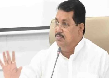 अभिषेक घोसाळकरांच्या हत्येमागे सत्ताधारी महिला किंवा पुरुष प्रवक्त्याचा हात : विजय वडेट्टीवार