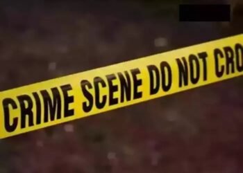 चंद्रपूर हादरलं! रात्री कामासाठी मुलं बाहेर पडले; पत्नी गाढ झोपेत, पतीचं अचानक धक्कादायक कृत्य