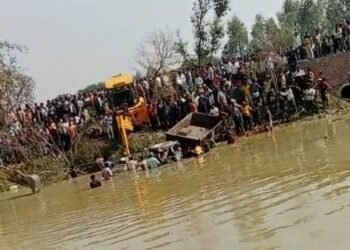 उत्तरप्रदेश : भीषण अपघातात 15 जणांचा मृत्यू